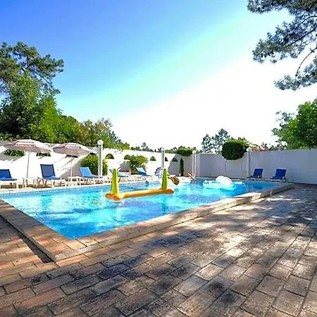 Fantastic Vacation Getaway, Private Tennis Court Golf Practice Facility