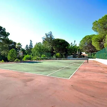 Hotel Fantastic Vacation Getaway, Private Tennis Court Golf Practice Facility 4*