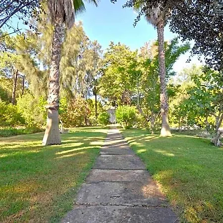 Fantastic Vacation Getaway, Private Tennis Court Golf Practice Facility Hotel 4*