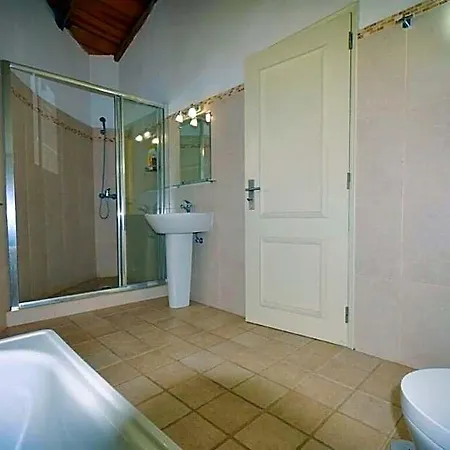 Fantastic Vacation Getaway, Private Tennis Court Golf Practice Facility Hotel